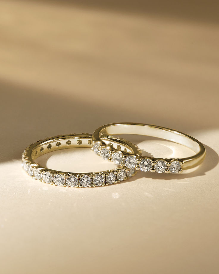 Why Modern Grooms Continue to Choose Platinum Men’s Bevelled Edge Wedding Rings