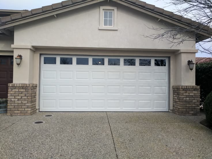 How to Secure Your Garage Door Against Break-ins While on Vacation